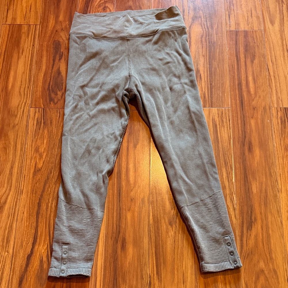 aerie Olive Ribbed Leggings with Button Cuff